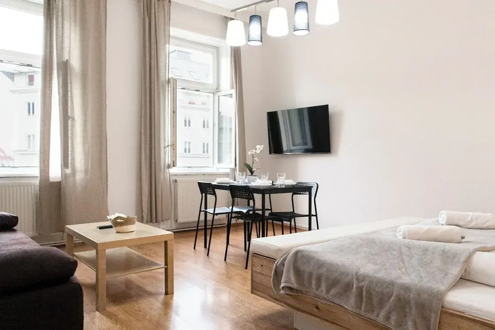Bright 2BR Apt Perfect Long Stay