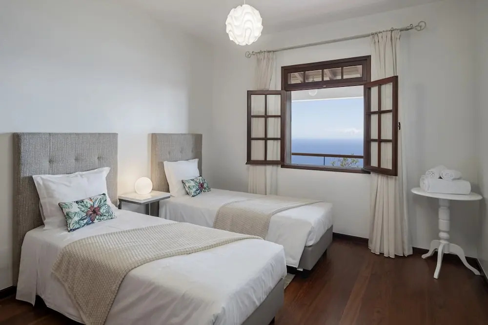 Southern Sunny House by An Island Apart