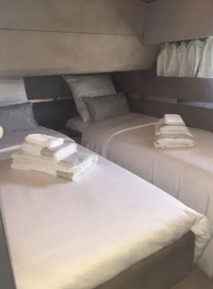 Beautiful and magnific yacht for 6 persons
