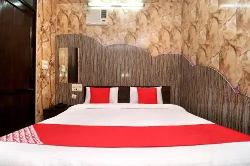 OYO 28162 Hotel Prince