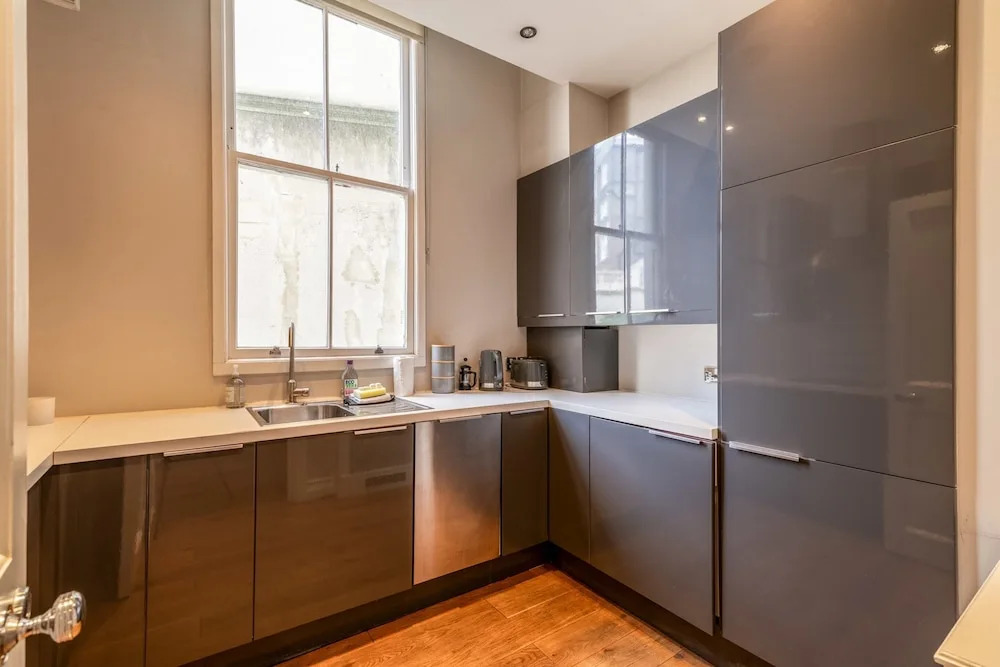 Canal Crescent Charm Flat With Stunning Views, Little Venice