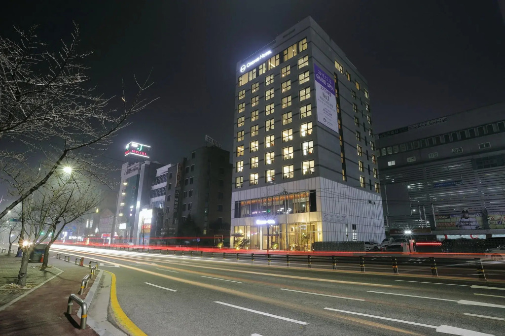 Orchid Hotel