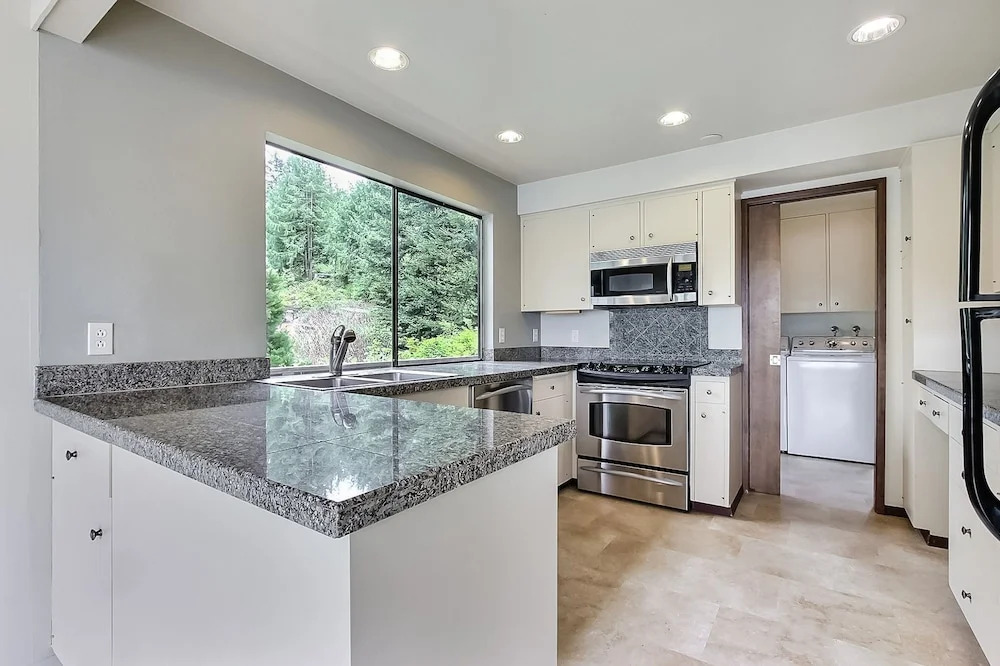 PNW MCM 155ft Private Waterfront Gem on Raft Island w/Hot Tub 3 Bedroom Home by RedAwning