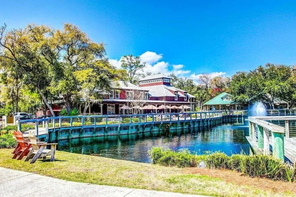 Dog-friendly Condo Steps to Beach wth Pool, AC & Elevator