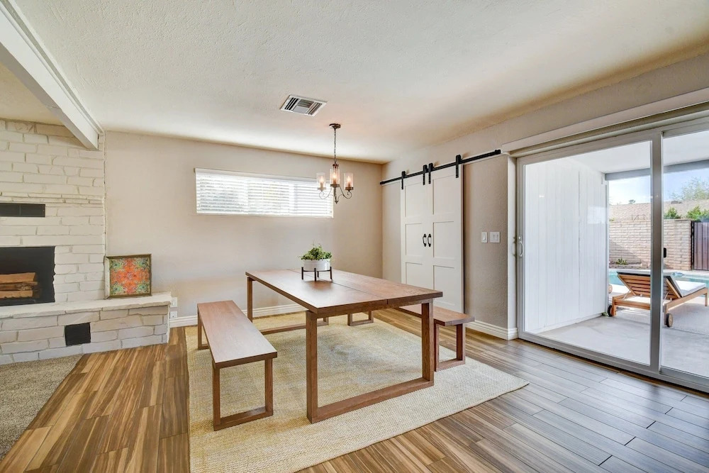 Designer Desert Escape In Old Town W/ Private Pool 4 Bedroom Home