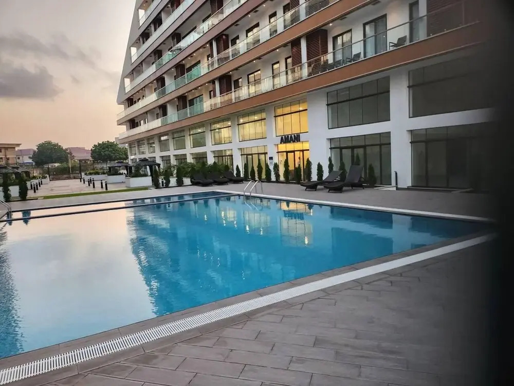 Luxurious & Comfy Gem-5 Star Location-pools, Gym!