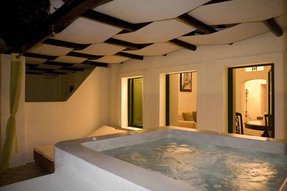Adamis Majesty Suites