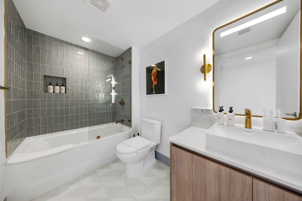 Upscale 3-BD Condo in DTW Miami