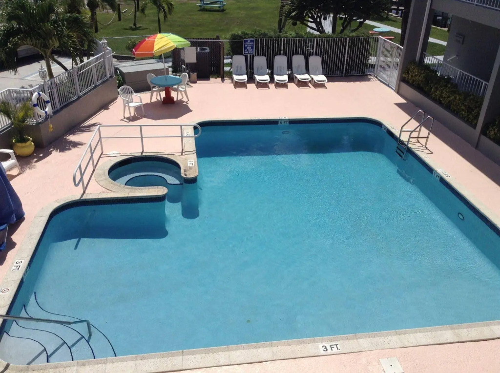 Dockside Inn & Resort