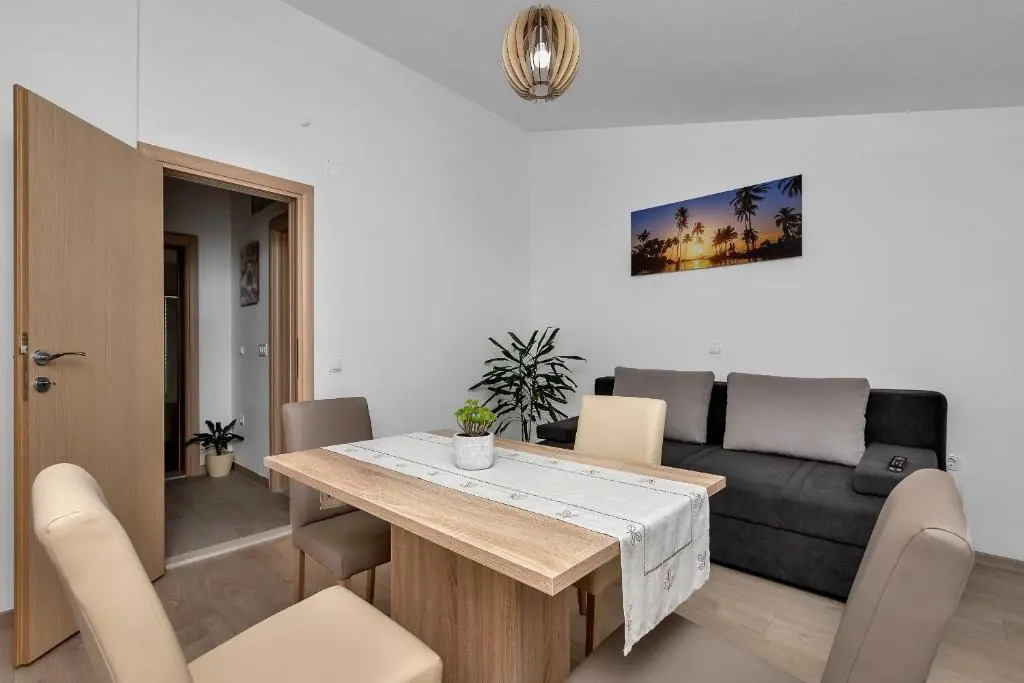 Family apartments Leona Makarska