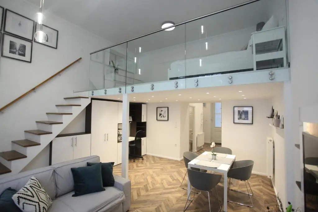 d.Five Riverside Suite