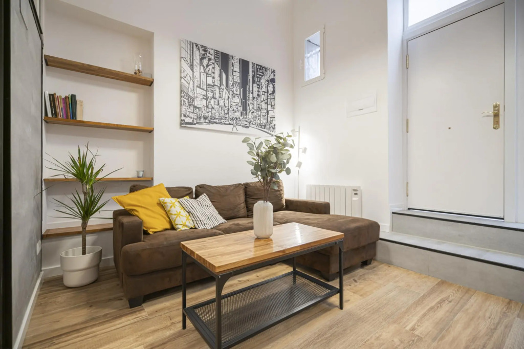 M (MPE35) Apartamento dúplex con patio