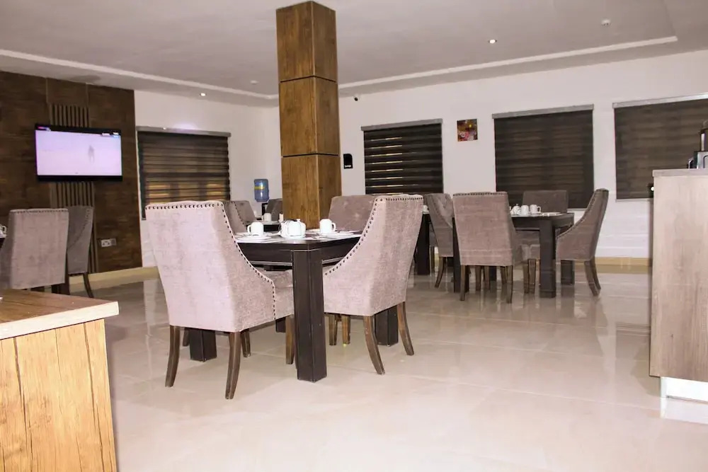 MacDestly Hotel