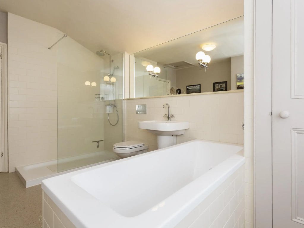 Veeve  Elegant 2 Bed Victorian House Vauxhall