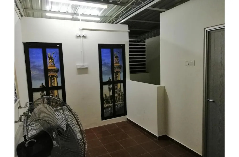 Third Street Station - Hostel