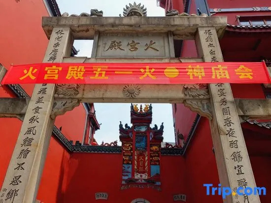 Yixi Huajian (Changsha Wuyi Square IFS Branch)