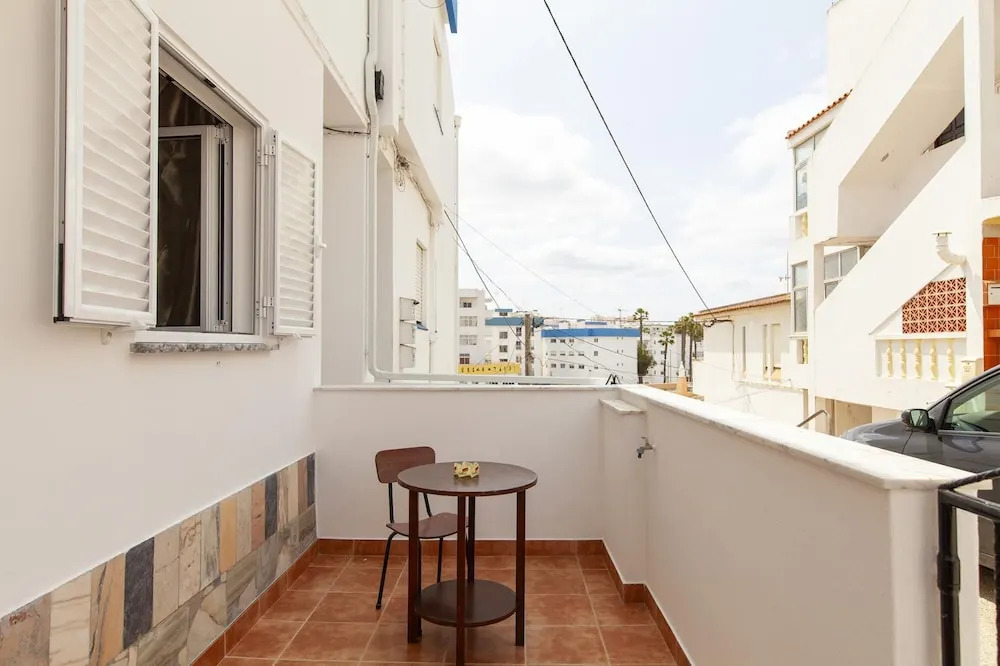 B100 - Abrotea Quaint 2 Bed Apartment in Lagos