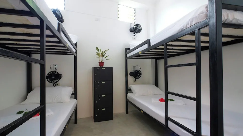 Sip Sunset Hostel and Lounge