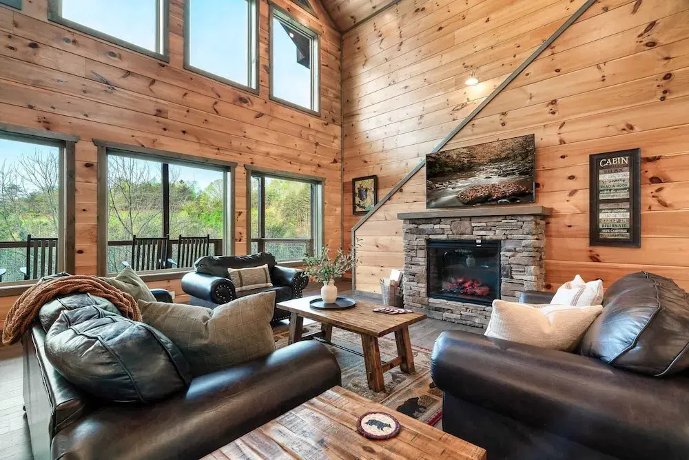 Smoky Horizon by Avantstay Game Room, Movie Theater, Deck w Hot Tub Views!