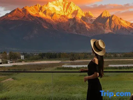 ShanJuanYun Panoramic Sunlit Yulong Snow Mountain Hotel Near Shuhe Ancient Town Near Baisha Ancient Town One free round-trip shuttle ride to the scenic area Brunch Free self-service laundry A quiet environment