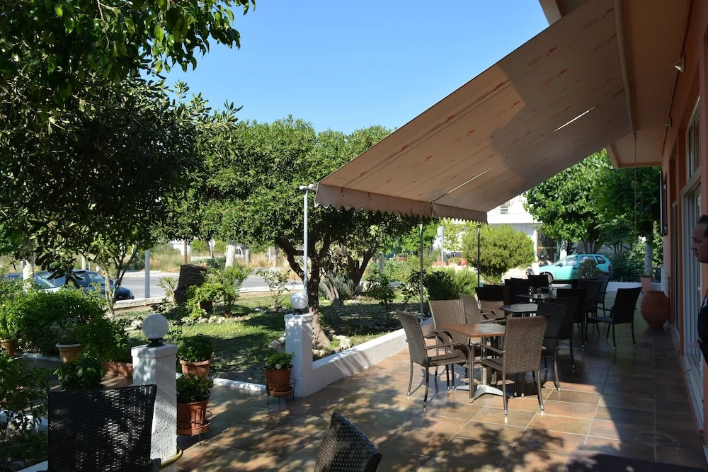 Americana Hotel