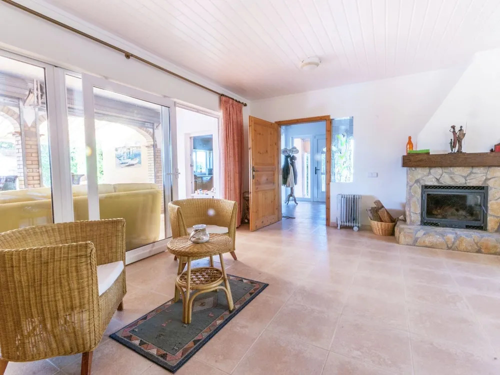Fantastic Holiday Home With Private Pool at the Port Including a Private Berth