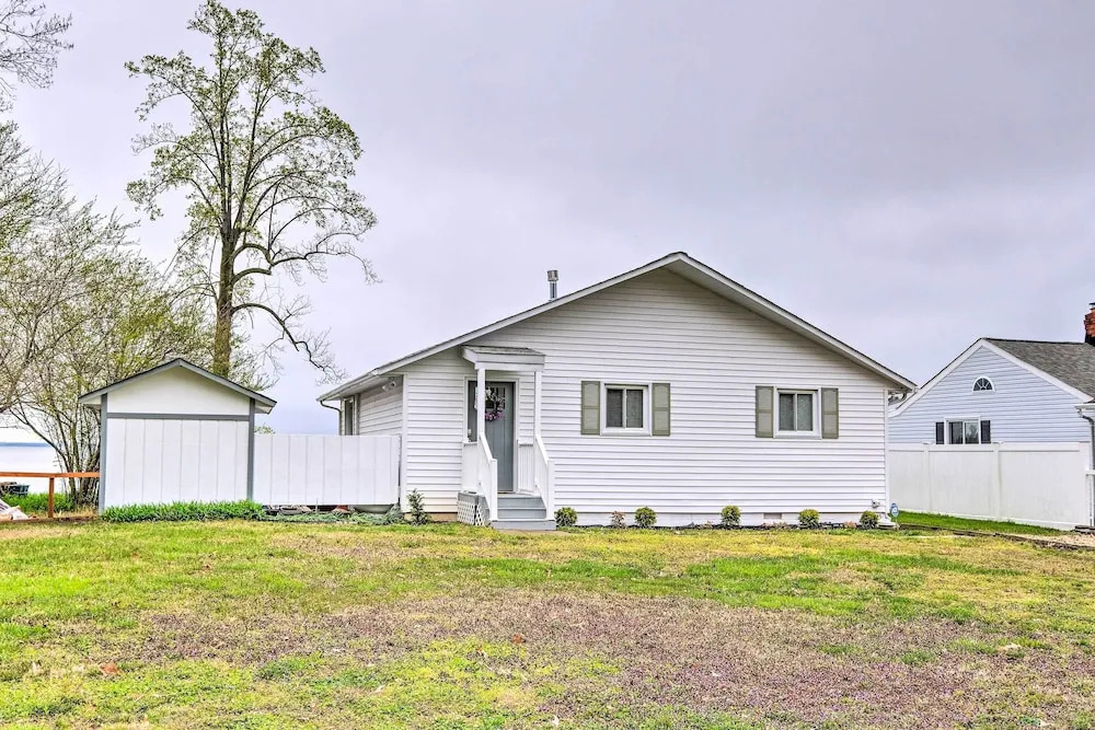 Waterfront Cottage w/ Private Beach + Deck!