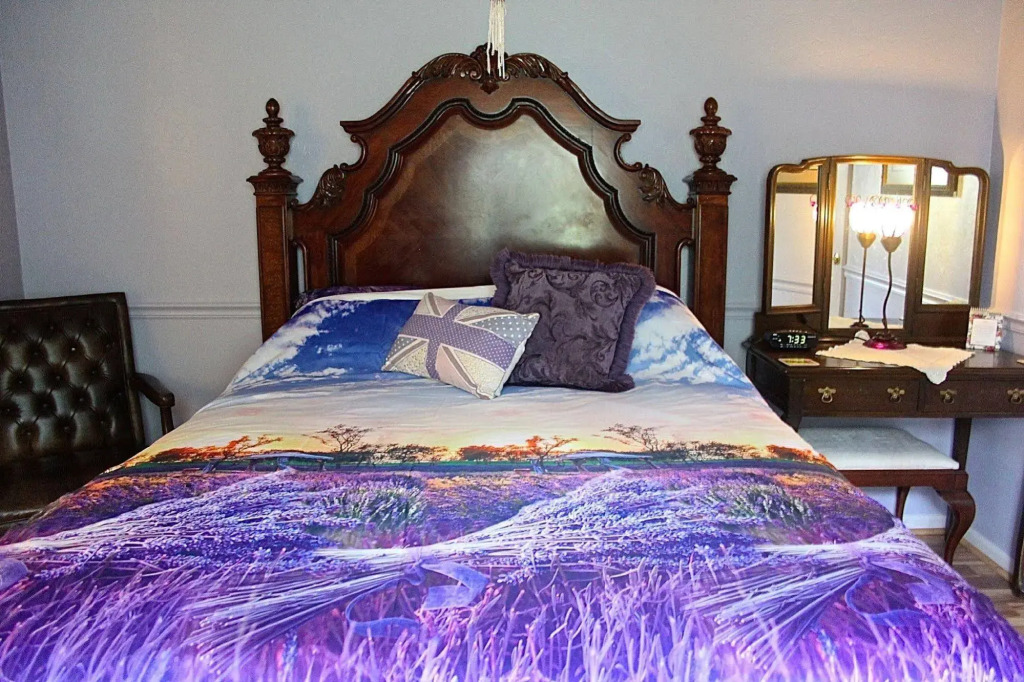 Little English Guesthouse Bed and Breakfast