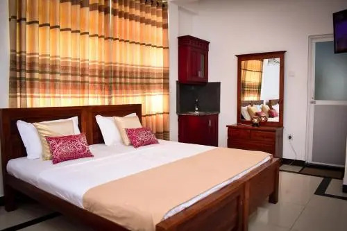 OYO 361 Grand Rovinka Hotel