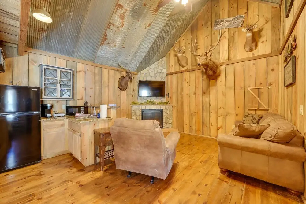antlers Point Cabin w/ Patio & Grill in Branson