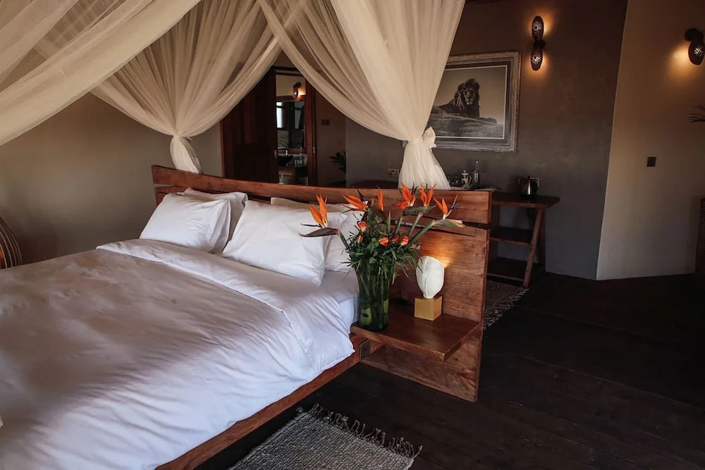 Lions Bluff Lodge