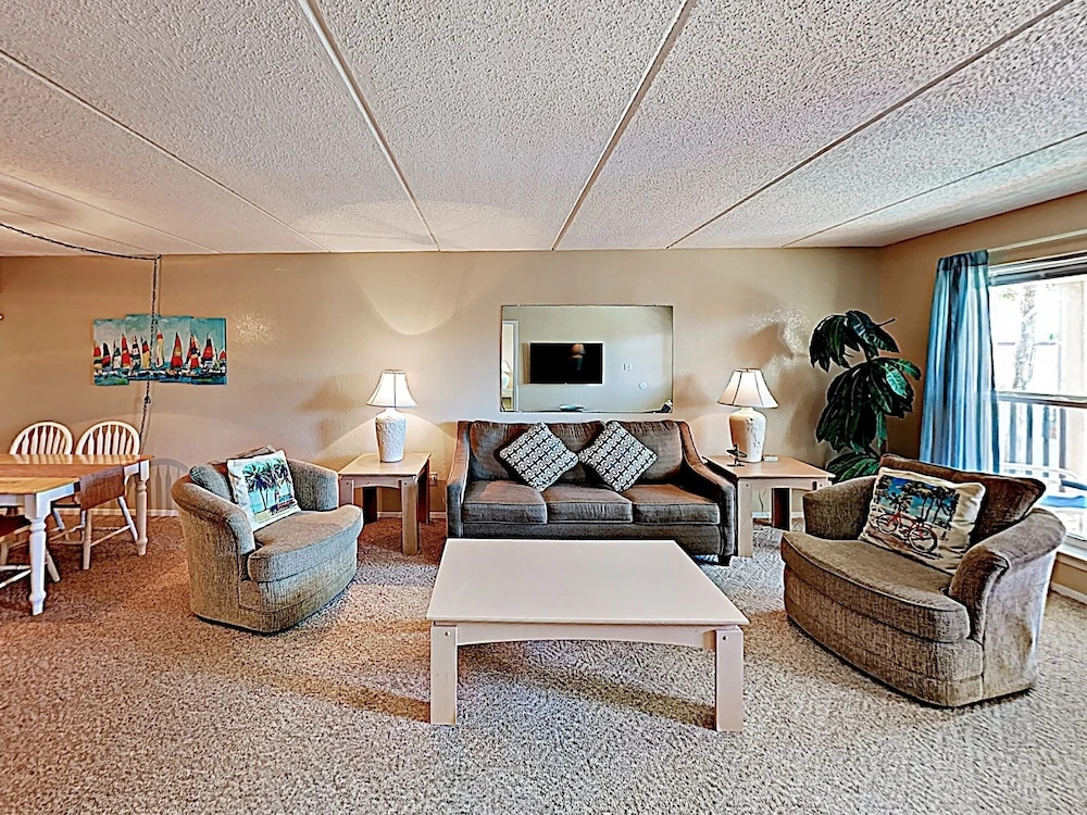 New Listing! Isle Gem: Pools, Spa - 2 Mins to Sand condo