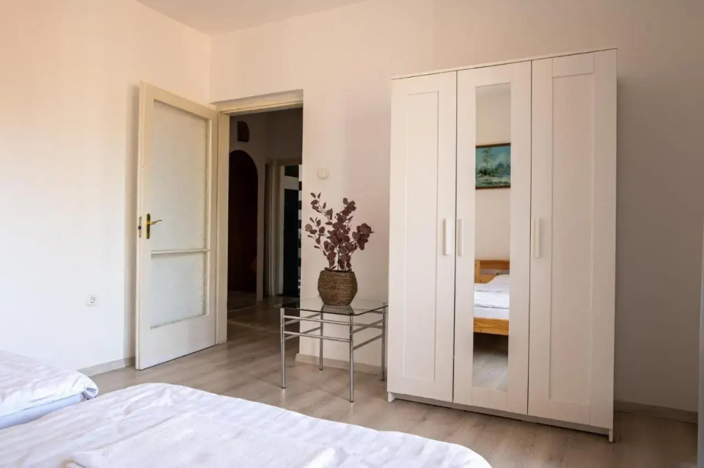 Barat Vendeghaz - Cosy Guesthouse - Teljes Haz Privat Udvarral - 4 Szoba, 2 Furdo