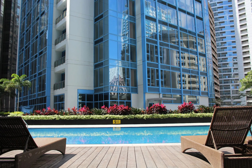 CSuites at Two Central Residences
