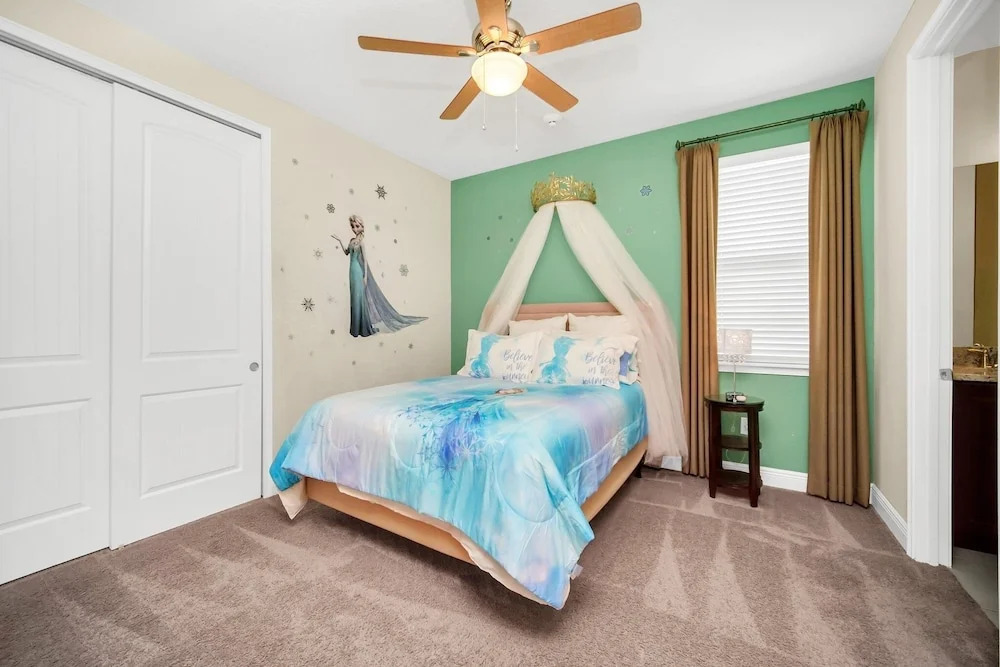 8-Bedroom Villa with Theater Near Disney 8 Home by RedAwning