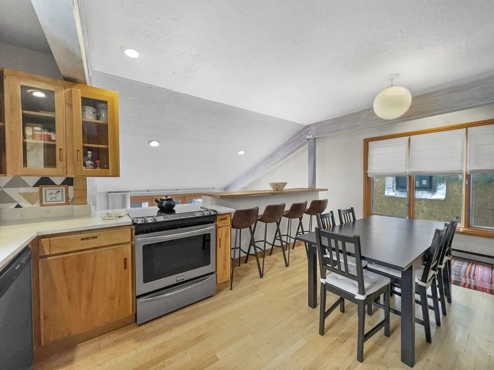1010 Skiers Paradise At Lowell! Walk To The Slopes Of Park City Mountain! 2 Bedroom Home by RedAwning