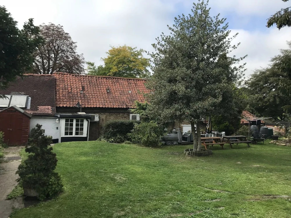 HARLOW INTERNATIONAL HOSTEL