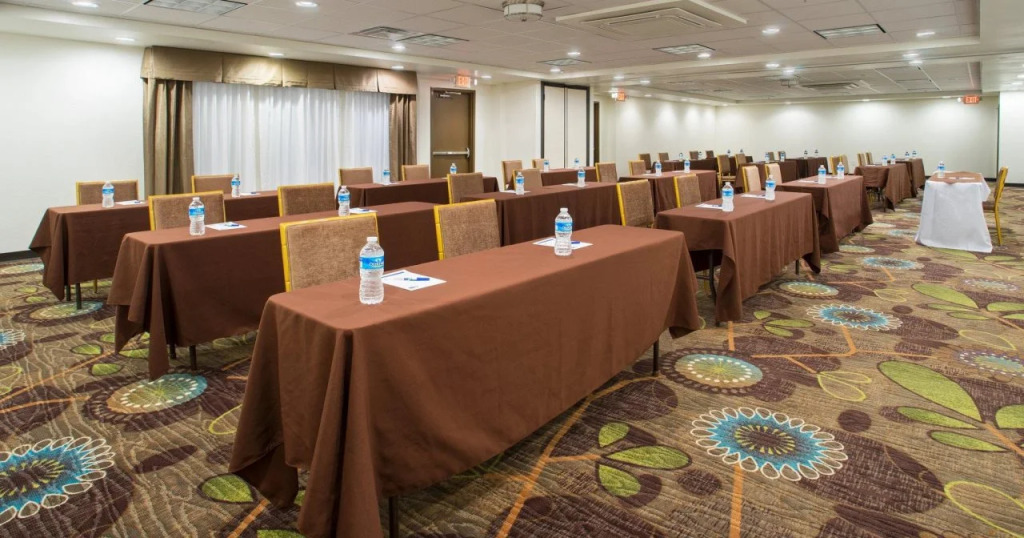 Holiday Inn Express & Suites Wyomissing by IHG
