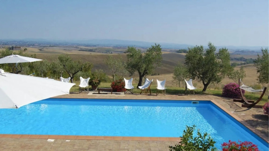 Independent Villa up to 18 Guests Pool Tennis Fitness and Wellness Area -villa Giuncheto