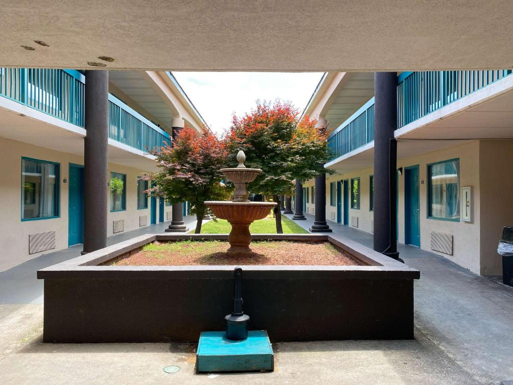 Studio 6 Extended Stay - Savannah, GA - Gateway & I-95