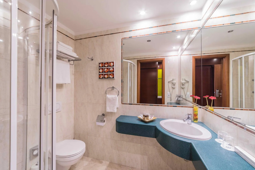 Lions Garden Hotel