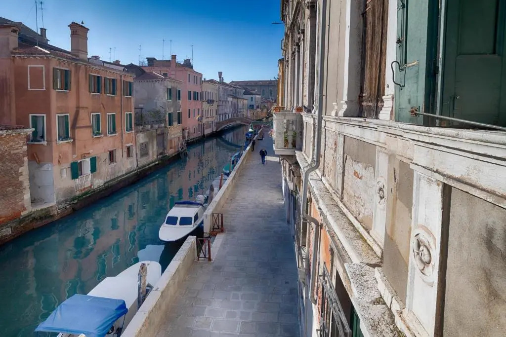 Vintage Venice Apartment