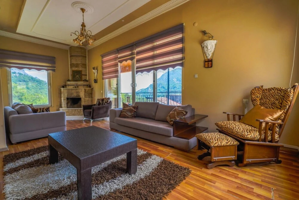 Secluded Villa with on Mountainside in Antalya