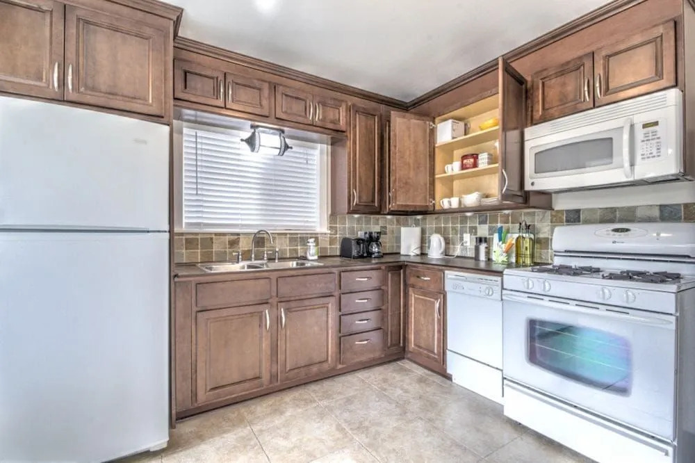 Renovated 2BR Lake View Condo