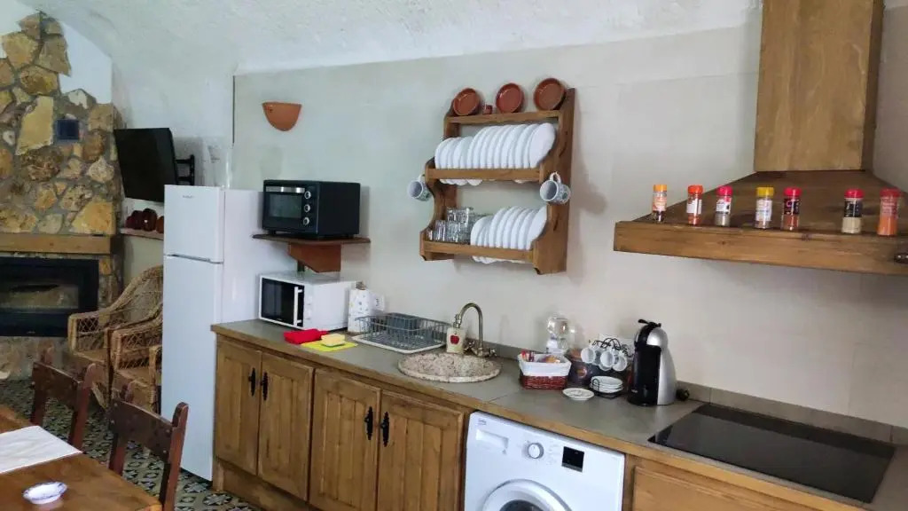2 bedrooms house with city view and enclosed garden at Purullena