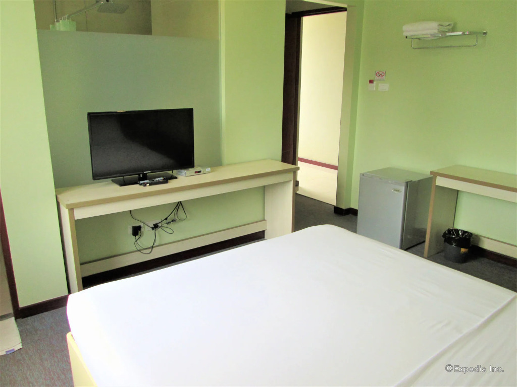 Marianne Suites Hotel by RedDoorz