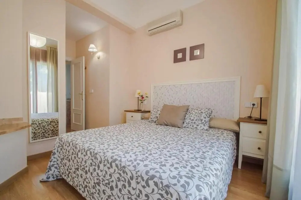Nice Home see French Title