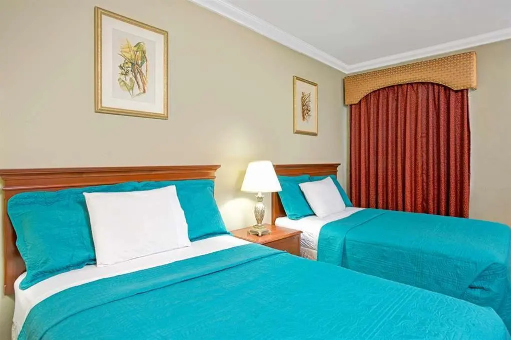 Sun And Surf Inn