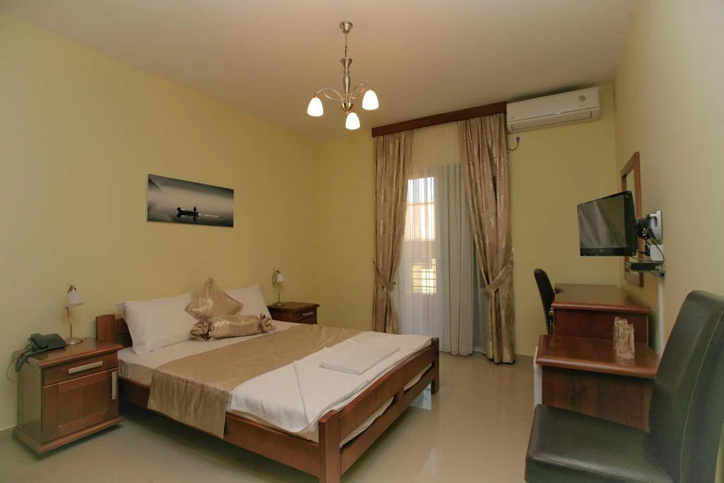 Hotel Ellena