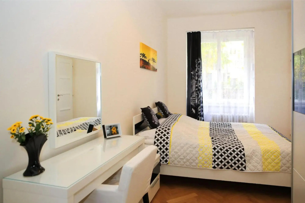 Yellow apartment few steps from metro
